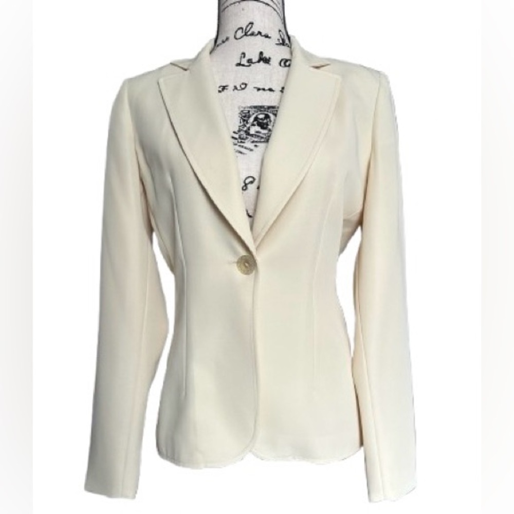 Hugo Buscati . Collection.Blazer. Size 2. Made in USA.